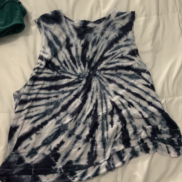 Tank tops - Picture 2 of 2